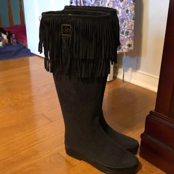 High boot with fringe - Picture 1 of 2